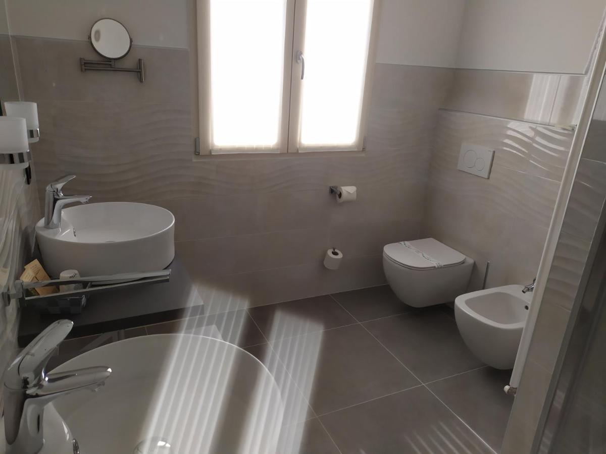 Garda Diamant Acomodação com café da manhã Desenzano del Garda Exterior foto