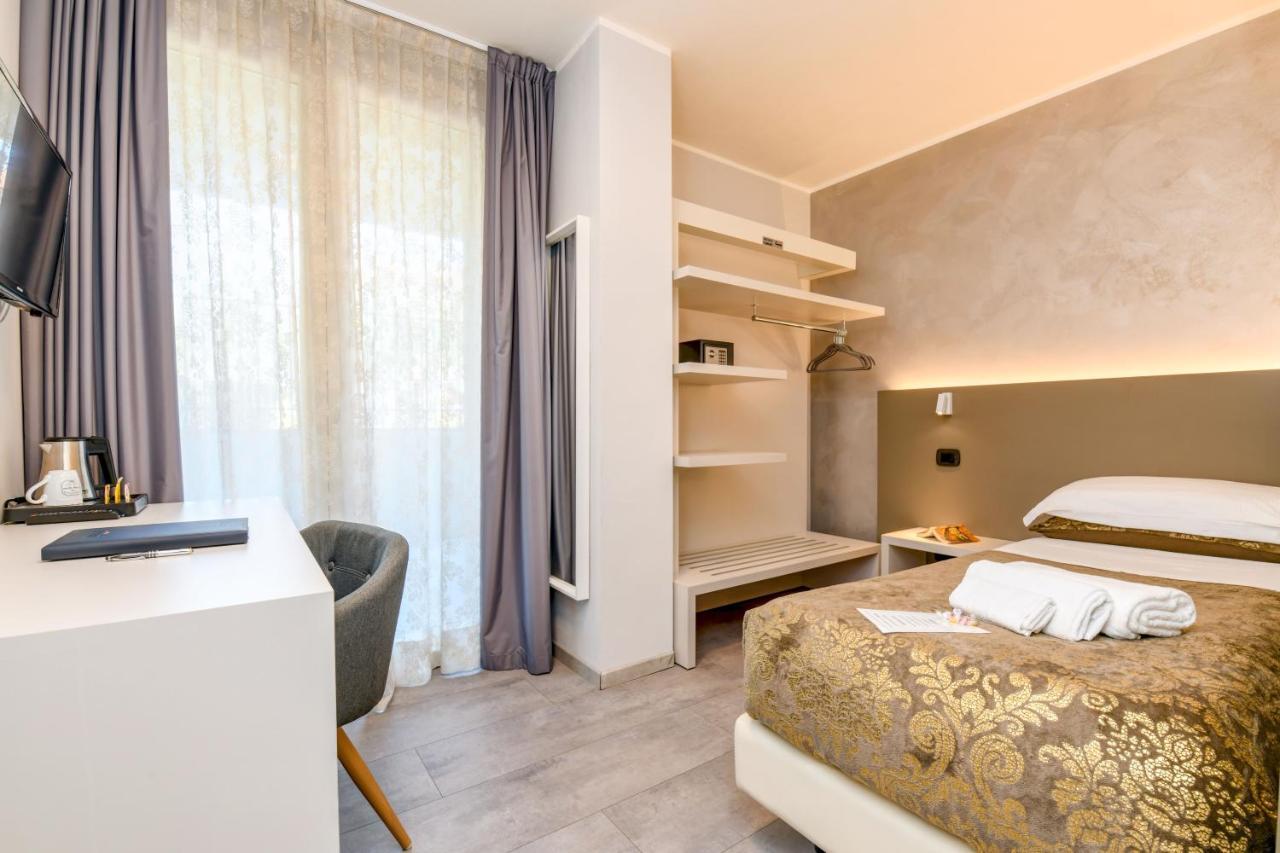 Garda Diamant Acomodação com café da manhã Desenzano del Garda Exterior foto