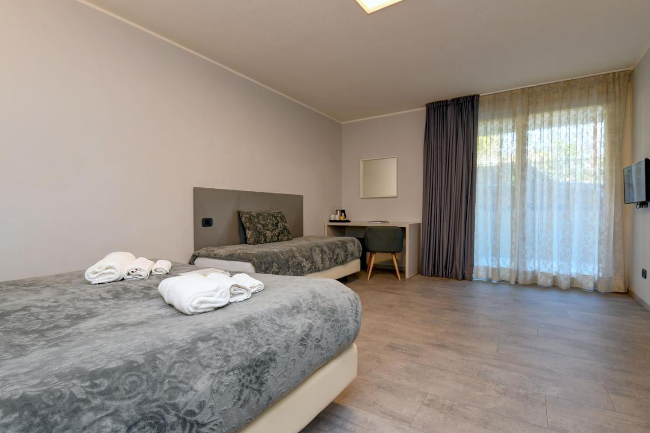 Garda Diamant Acomodação com café da manhã Desenzano del Garda Exterior foto